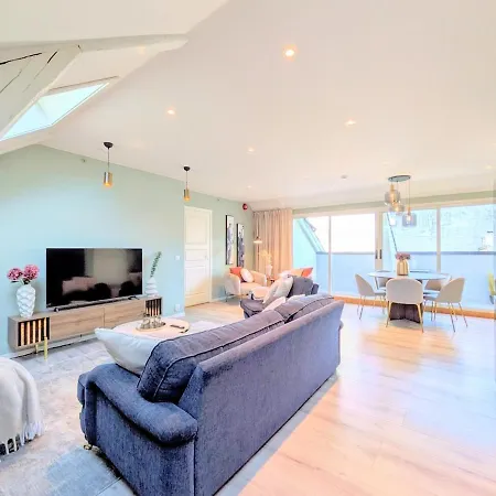 Penthouse In The Middle Of The Center - 5 Bedrooms - Fully Furnnished And Equipped - Parking Apartament
