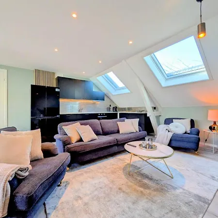 Penthouse In The Middle Of The Center - 5 Bedrooms - Fully Furnnished And Equipped - Parking *
