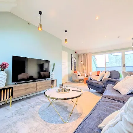 Penthouse In The Middle Of The Center - 5 Bedrooms - Fully Furnnished And Equipped - Parking *