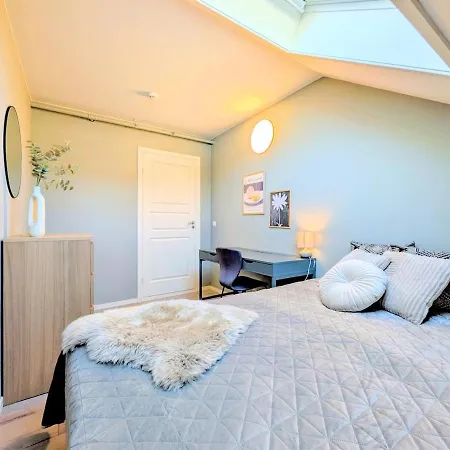 Penthouse In The Middle Of The Center - 5 Bedrooms - Fully Furnnished And Equipped - Parking