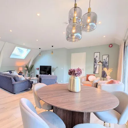 Penthouse In The Middle Of The Center - 5 Bedrooms - Fully Furnnished And Equipped - Parking Apartament