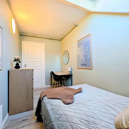 Penthouse In The Middle Of The Center - 5 Bedrooms - Fully Furnnished And Equipped - Parking Apartament