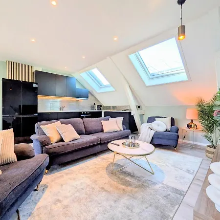 Apartament Penthouse In The Middle Of The Center - 5 Bedrooms - Fully Furnnished And Equipped - Parking