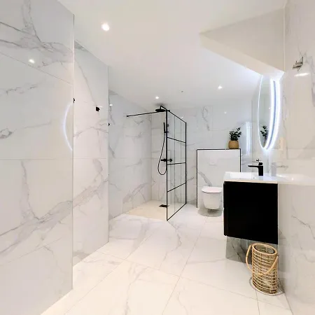 Apartament Penthouse In The Middle Of The Center - 5 Bedrooms - Fully Furnnished And Equipped - Parking