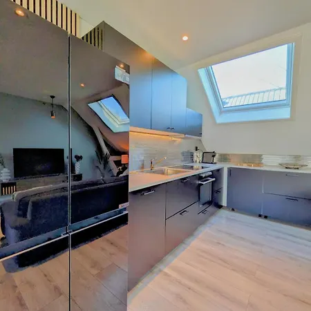 Penthouse In The Middle Of The Center - 5 Bedrooms - Fully Furnnished And Equipped - Parking