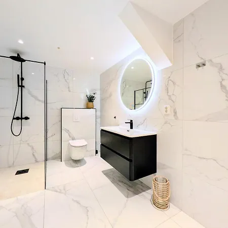 Penthouse In The Middle Of The Center - 5 Bedrooms - Fully Furnnished And Equipped - Parking Apartament